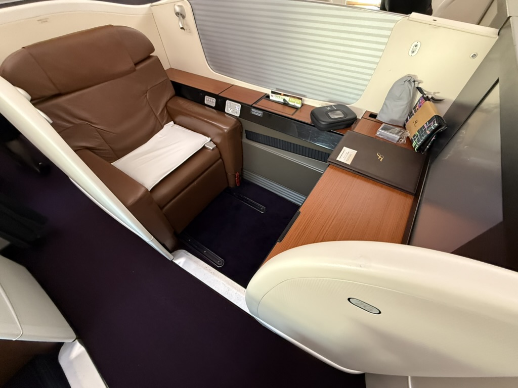 Japan Airlines First Class Boeing 777-300 from Bangkok to Tokyo Haneda ...
